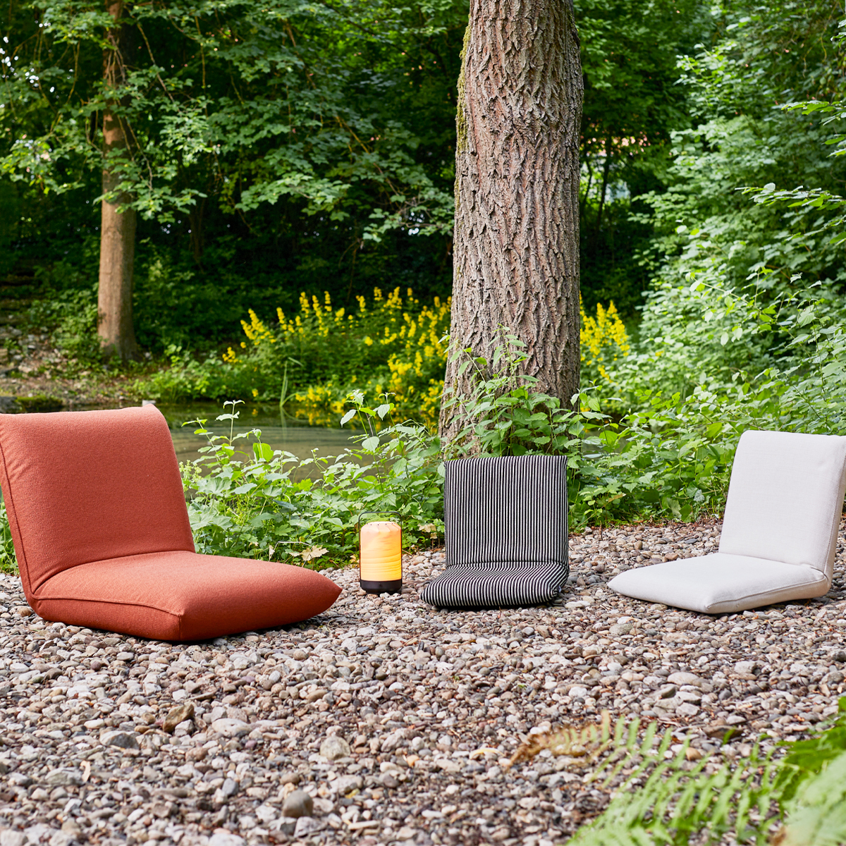 Deine Outdoor-Lounge ist überall mit den variablen Sitzkissen von Bullfrog.